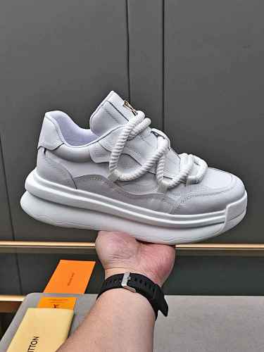 Louis Vuitton Trainer - 183466835