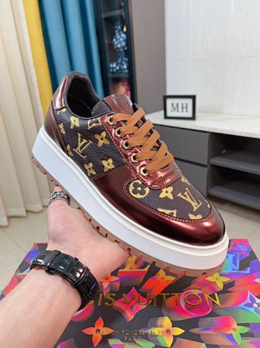 Louis Vuitton Trainer - 183352917