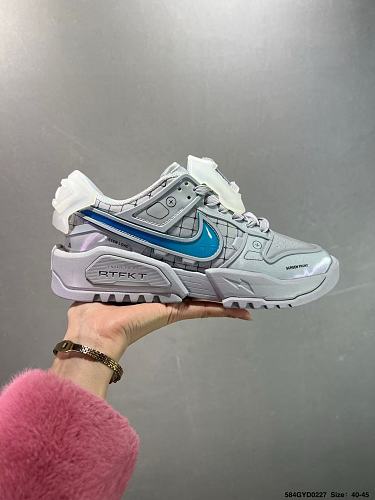 Footwear 241819060