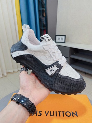 Louis Vuitton Trainer - 183353441