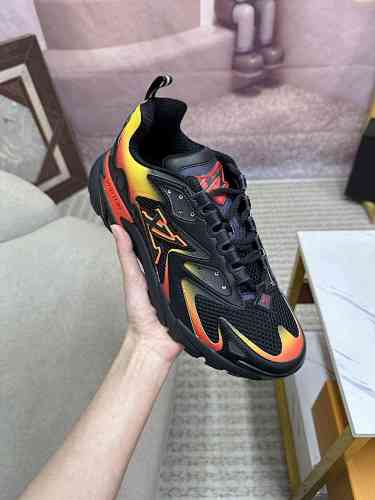 Louis Vuitton Trainer - 183354911
