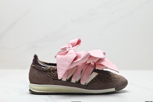 Footwear 242243264