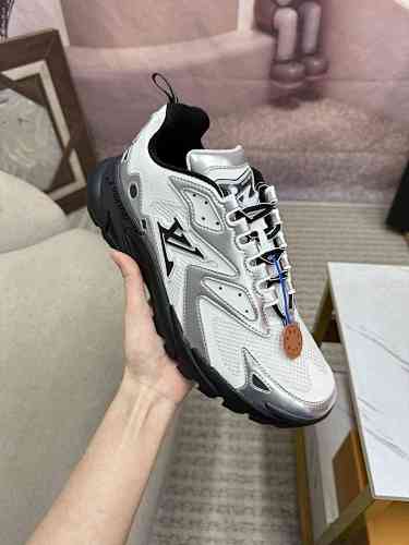 Louis Vuitton Trainer - 183355227