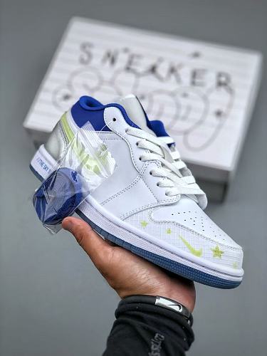 Footwear 242240818