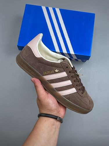Footwear 242242102