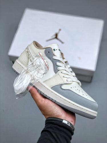 Footwear 242240903