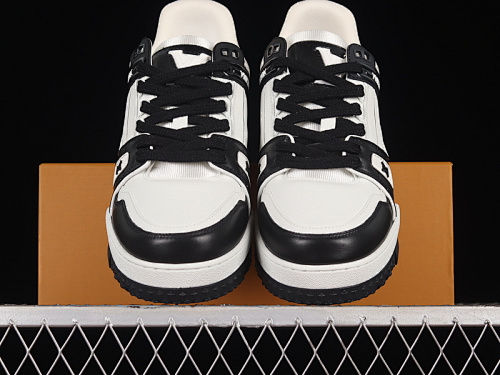 Louis Vuitton Trainer - 183043011