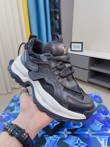 Louis Vuitton Trainer - 183353889