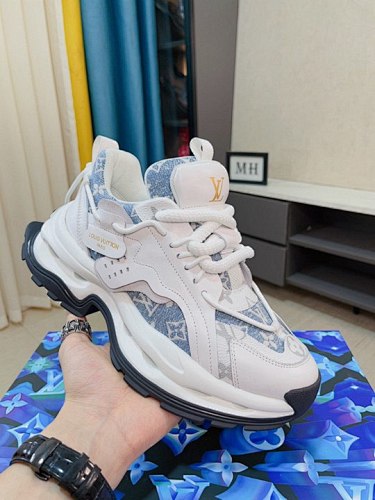 Louis Vuitton Trainer - 183353941