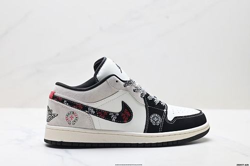 Footwear 242240035