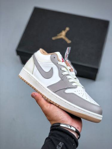 Footwear 242240915