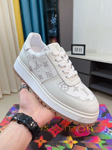 Louis Vuitton Trainer - 183352436