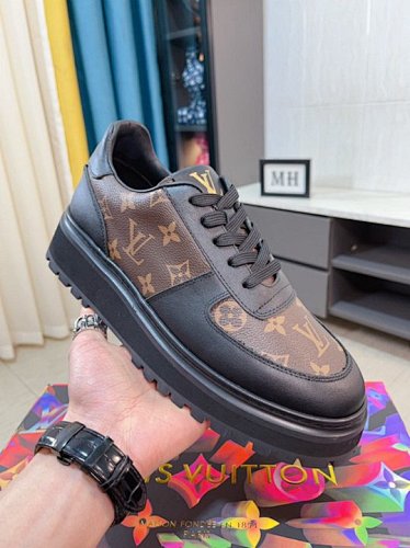 Louis Vuitton Trainer - 183352506