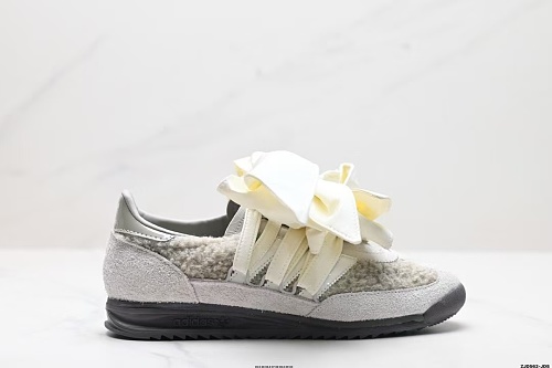 Footwear 242243207