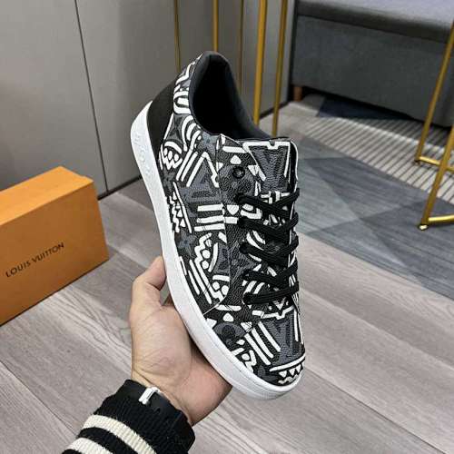 Louis Vuitton Trainer - 183466384