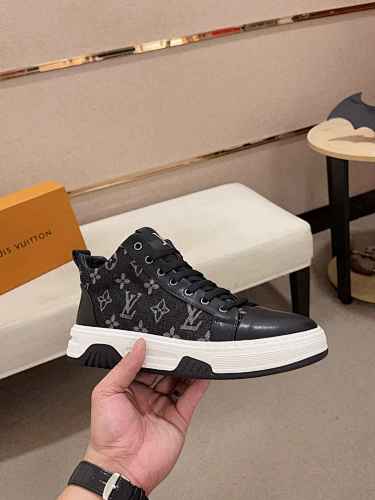 Louis Vuitton Trainer - 183353615