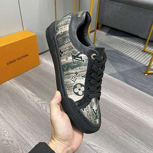 Louis Vuitton Trainer - 183466154