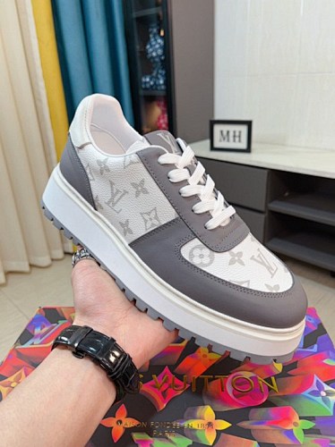 Louis Vuitton Trainer - 183352614