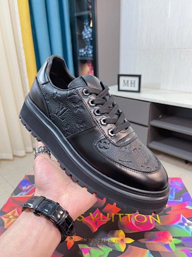 Louis Vuitton Trainer - 183352680
