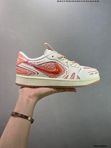 Footwear 242240625