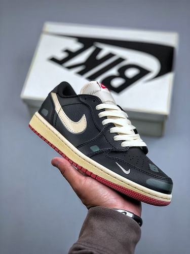 Footwear 242240713