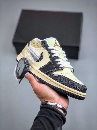 Footwear 242241546