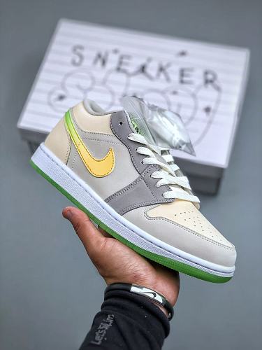 Footwear 242240512