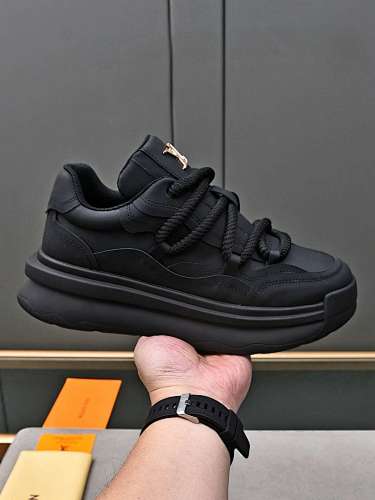 Louis Vuitton Trainer - 183466678