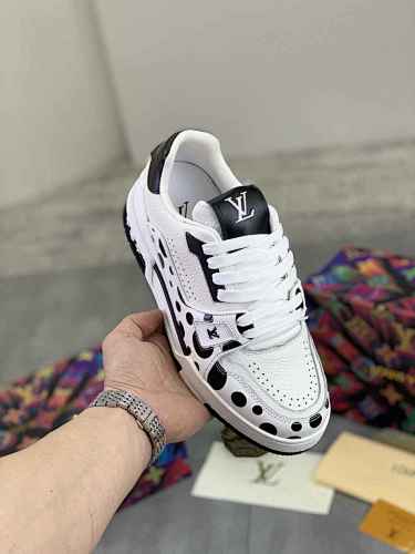 Louis Vuitton Trainer - 183467562
