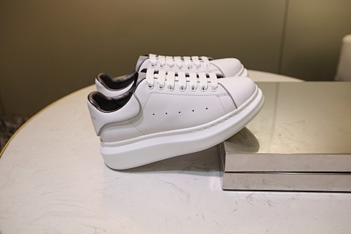 Alexander McQueen - 193817190