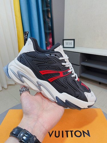Louis Vuitton Trainer - 183354118